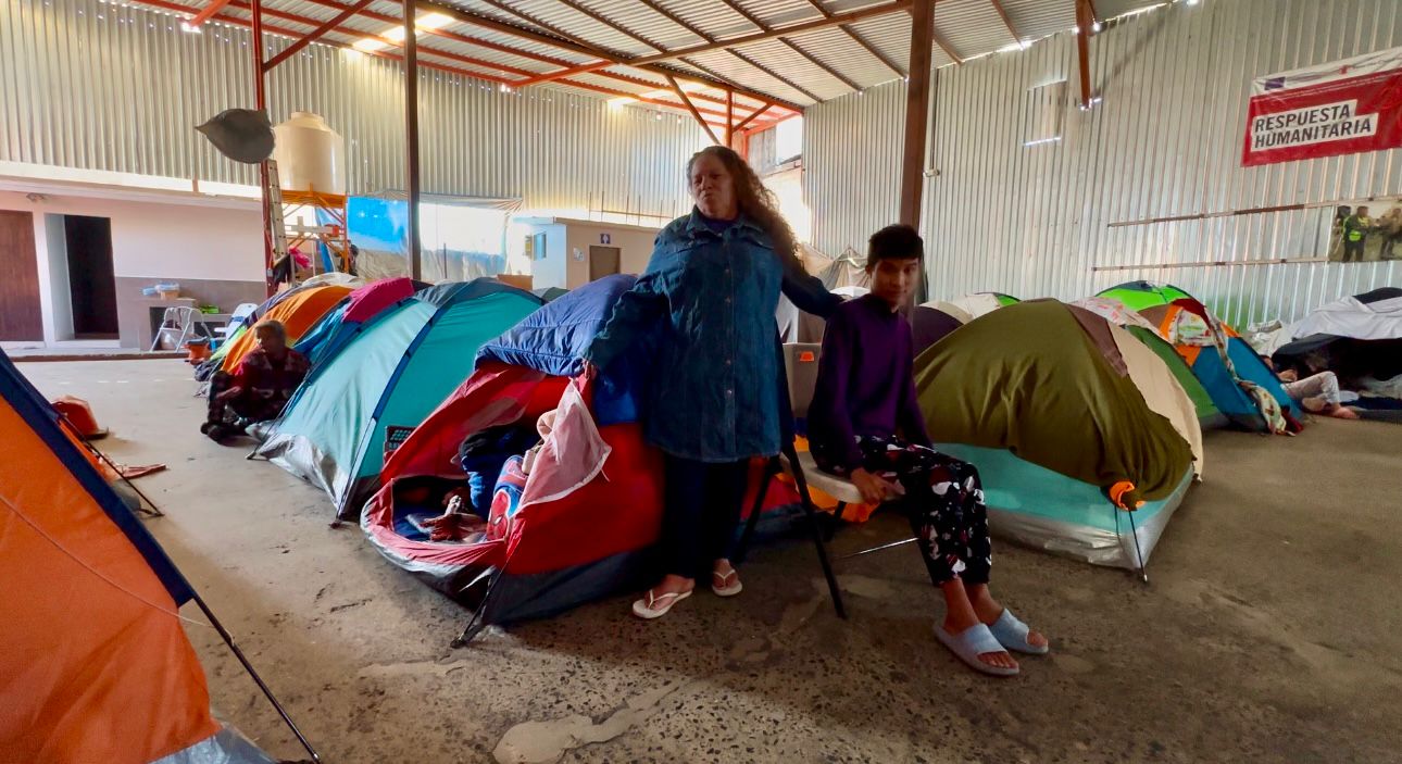 María Modesta Obeso Castro de 58 años, tiene viviendo dos meses en Tijuana con su hijo con autismo Eddie Esaú Díaz de 23 años, dice que no es favor por la condición de Eddie pero en Tijuana no siente el miedo de ser amenazada por pandillas como es su natal Honduras