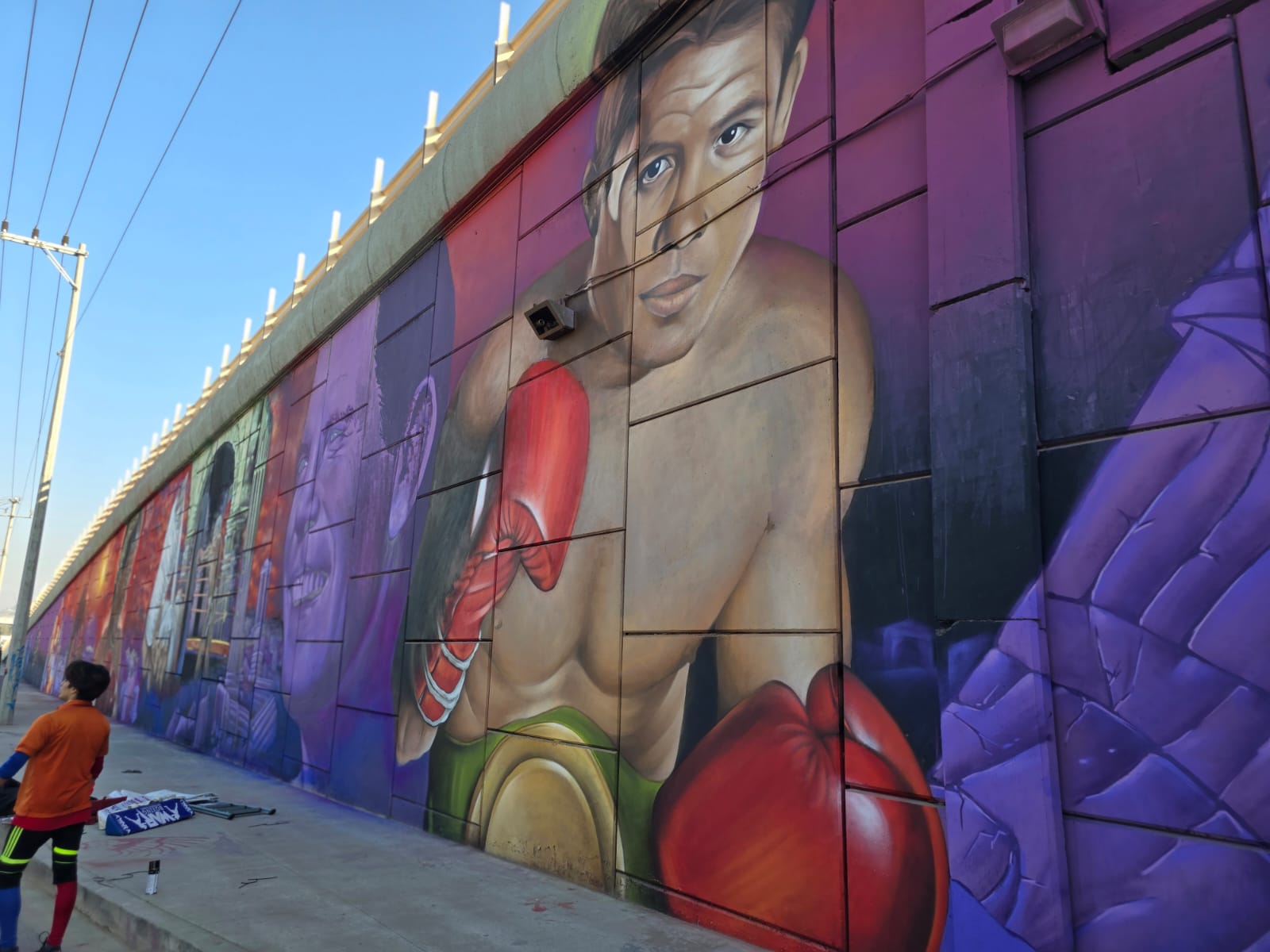 Inauguran espectacular mural de Julio César Chávez en Tijuana