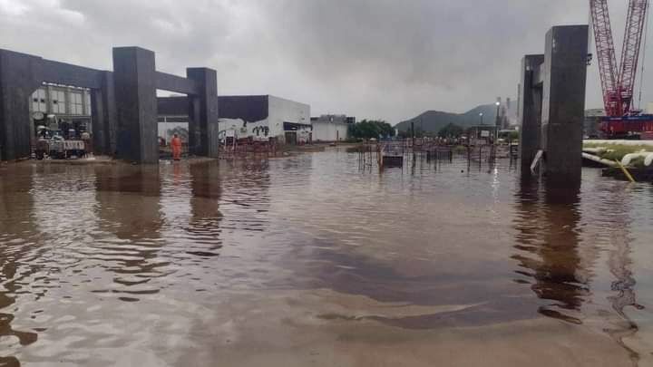 Fuertes lluvias causan inundaciones y derrumbes en Veracruz