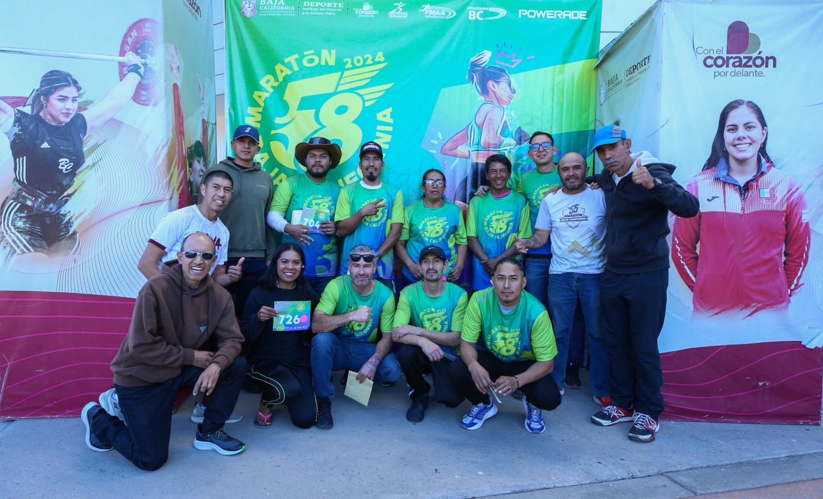 Corredores reciben su número y playera para el Maratón BC 2025