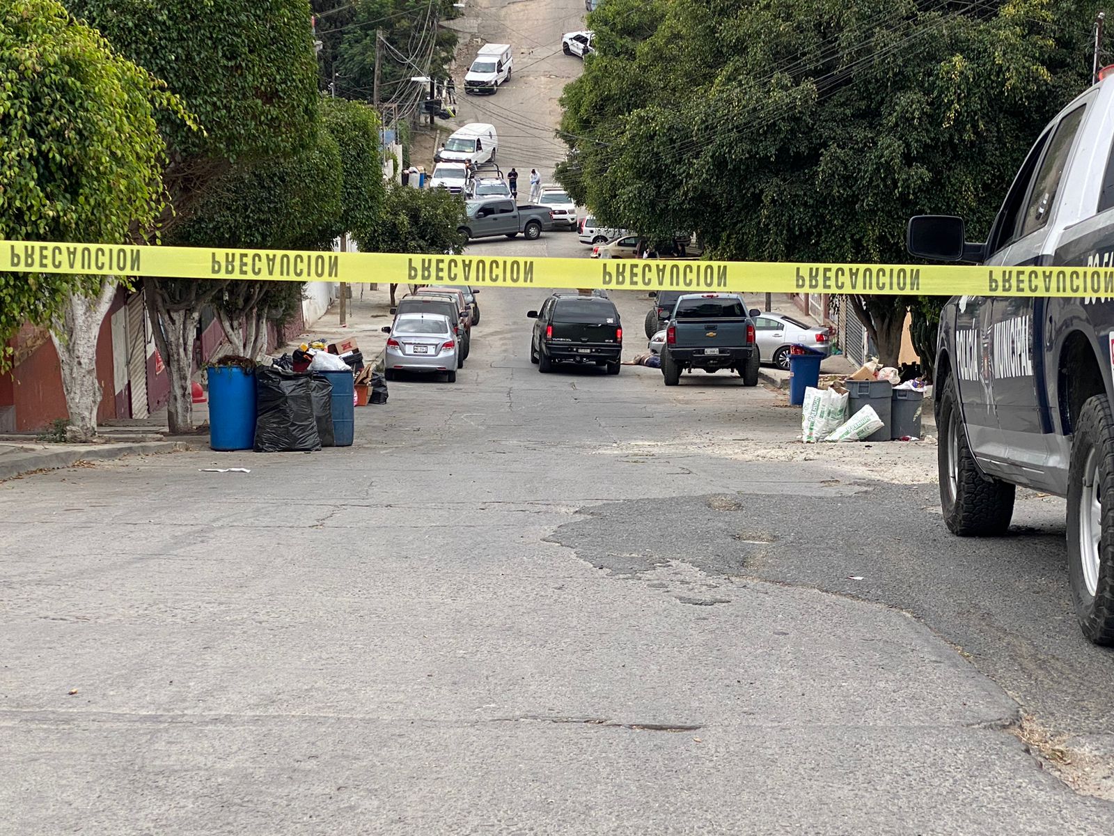 [VIDEO] Asesinan a dos hombres a bordo de un vehículo; iban con niños: Tijuana