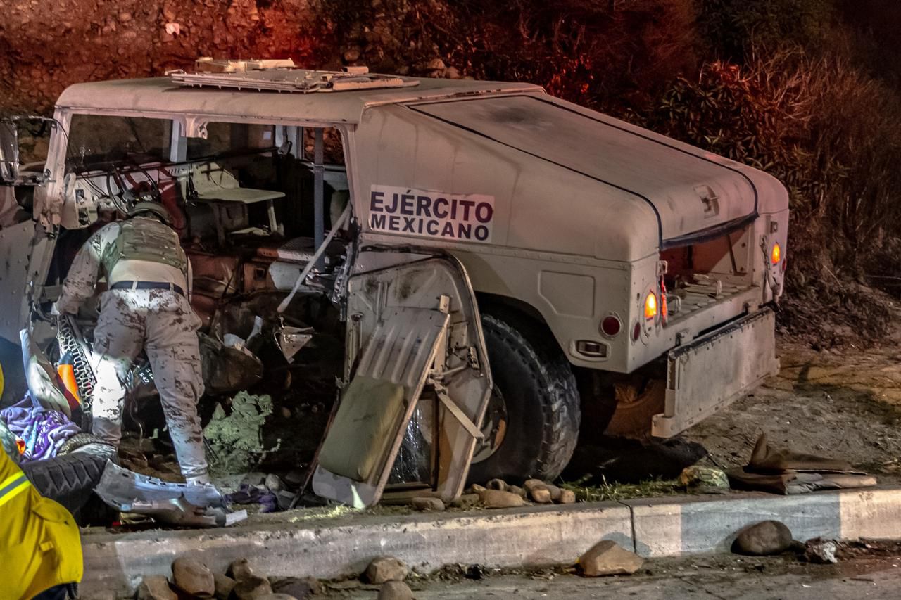 [FOTOS] Accidente vehicular involucra a elementos del Ejército Mexicano