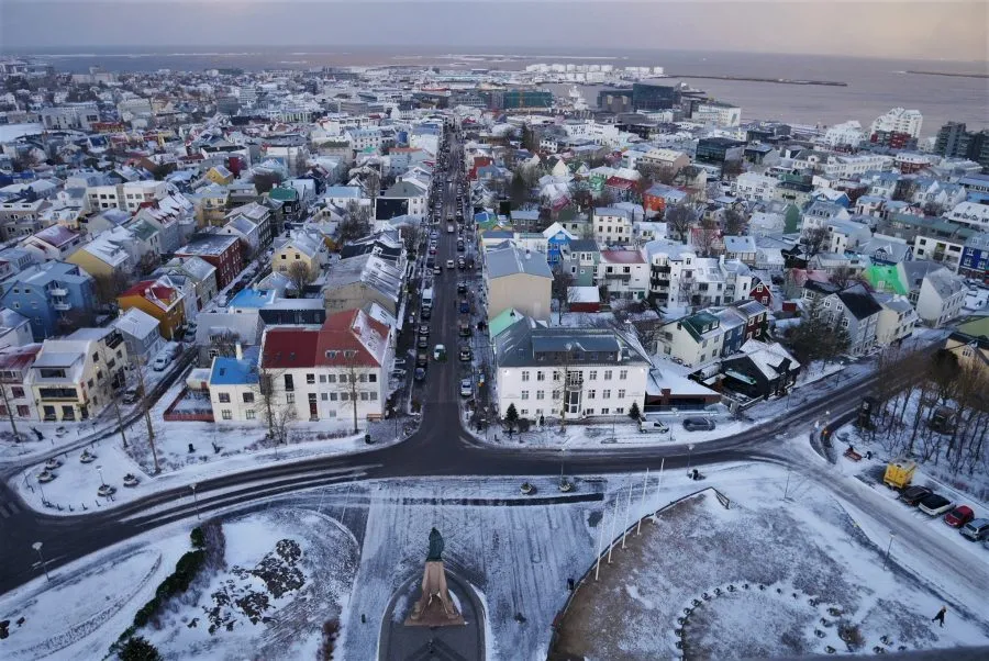 Vistas-de-Reikiavik-desde-la-torre-de-la-iglesia-e1582031736716.webp