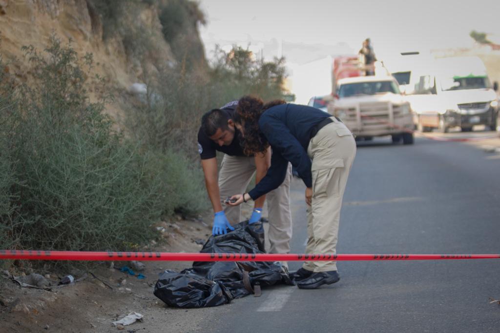 [VIDEO Y GALERIA] Arrojan dos embolsados sobre la carretera Tijuana-Tecate