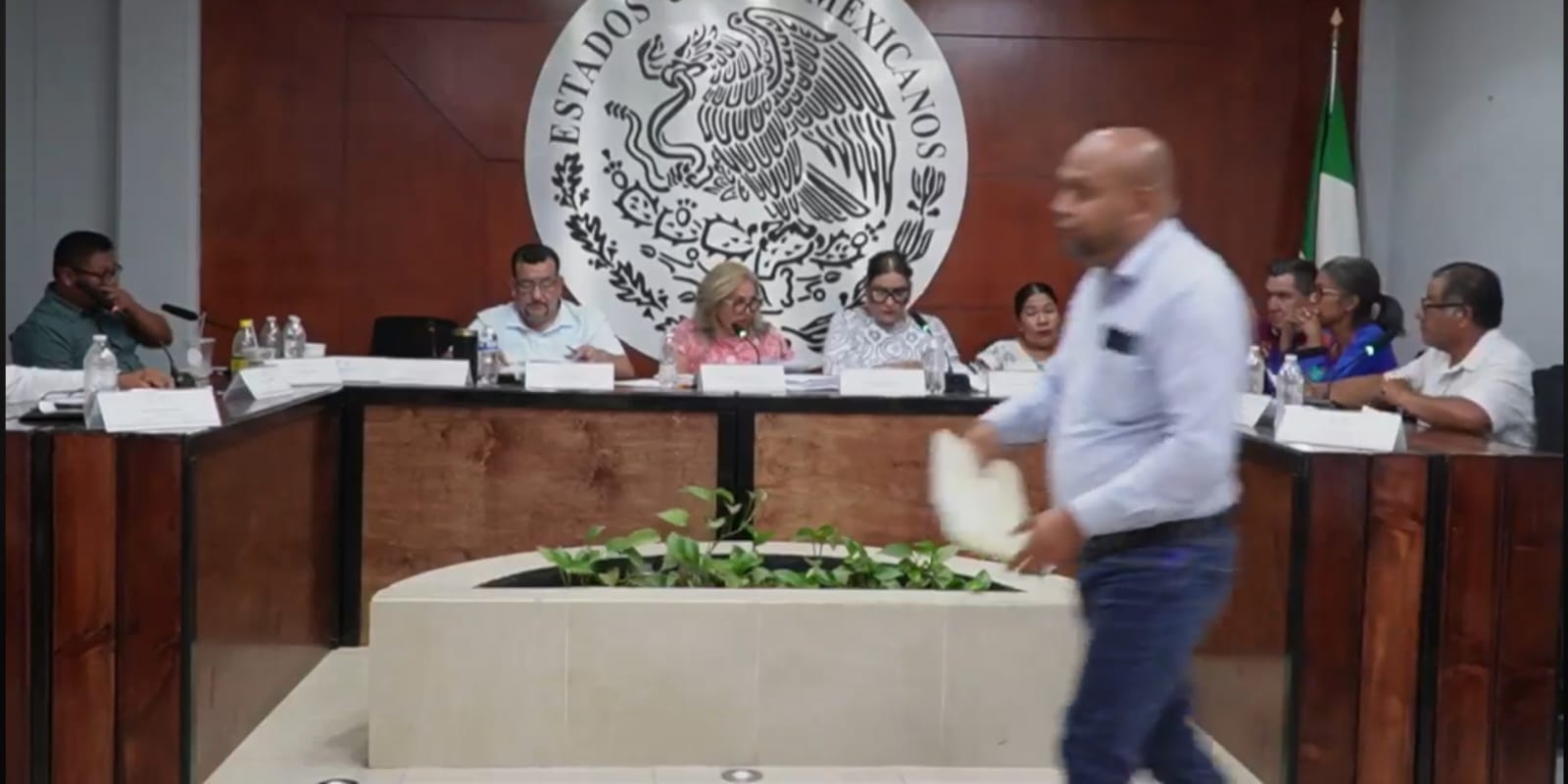 Regidores abandonan sesión de Cabildo en San Quintín