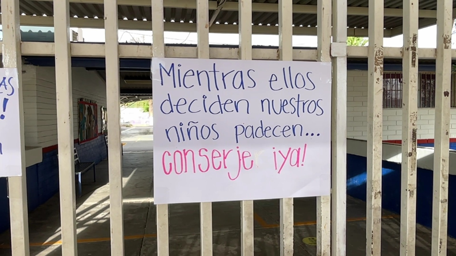 MEXICALI: Padres cierran primaria Amado Nervo por falta de intendente