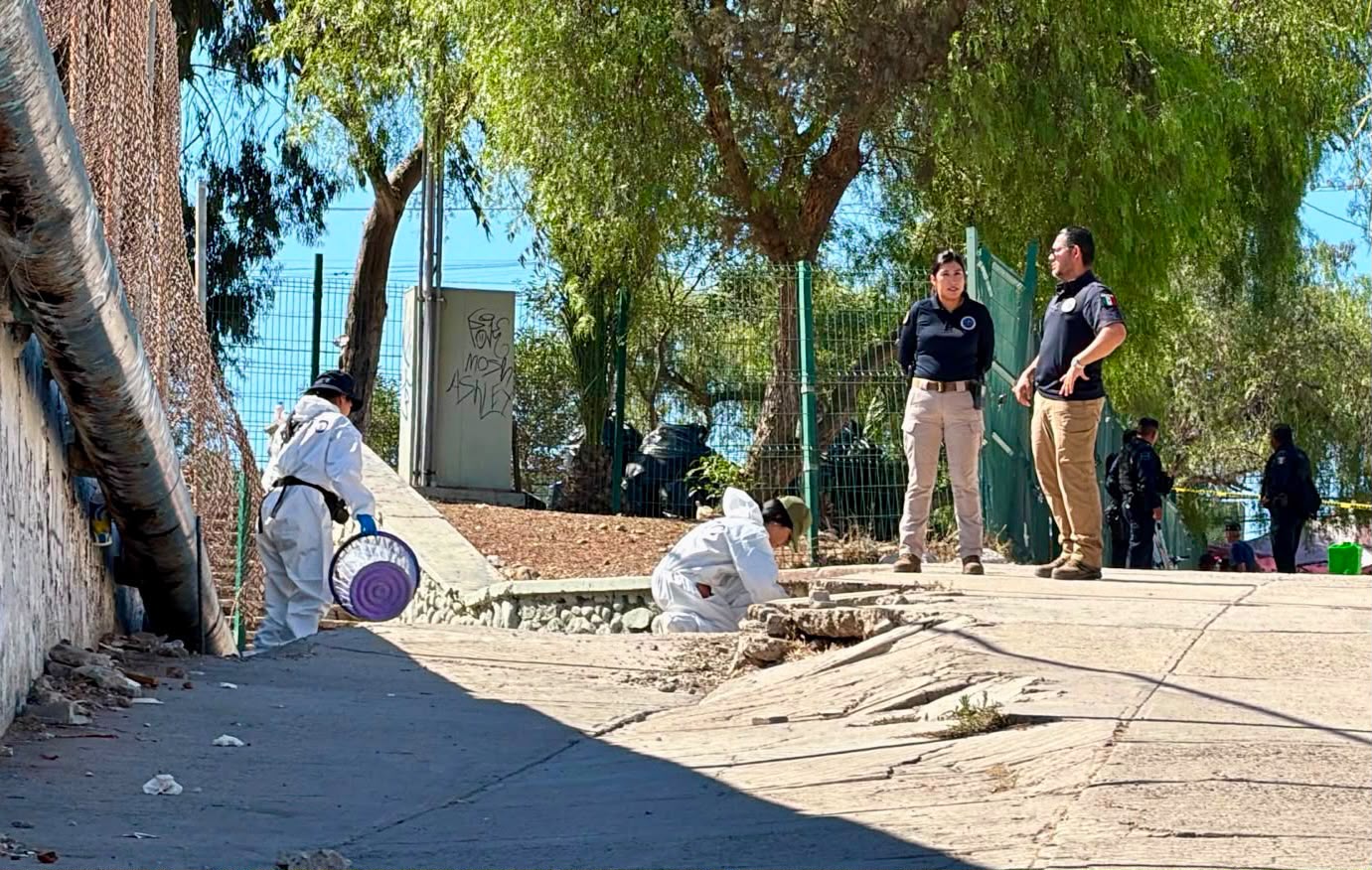 Tijuana: Hallan restos humanos y narcomanta cerca de canchas en la colonia Reforma