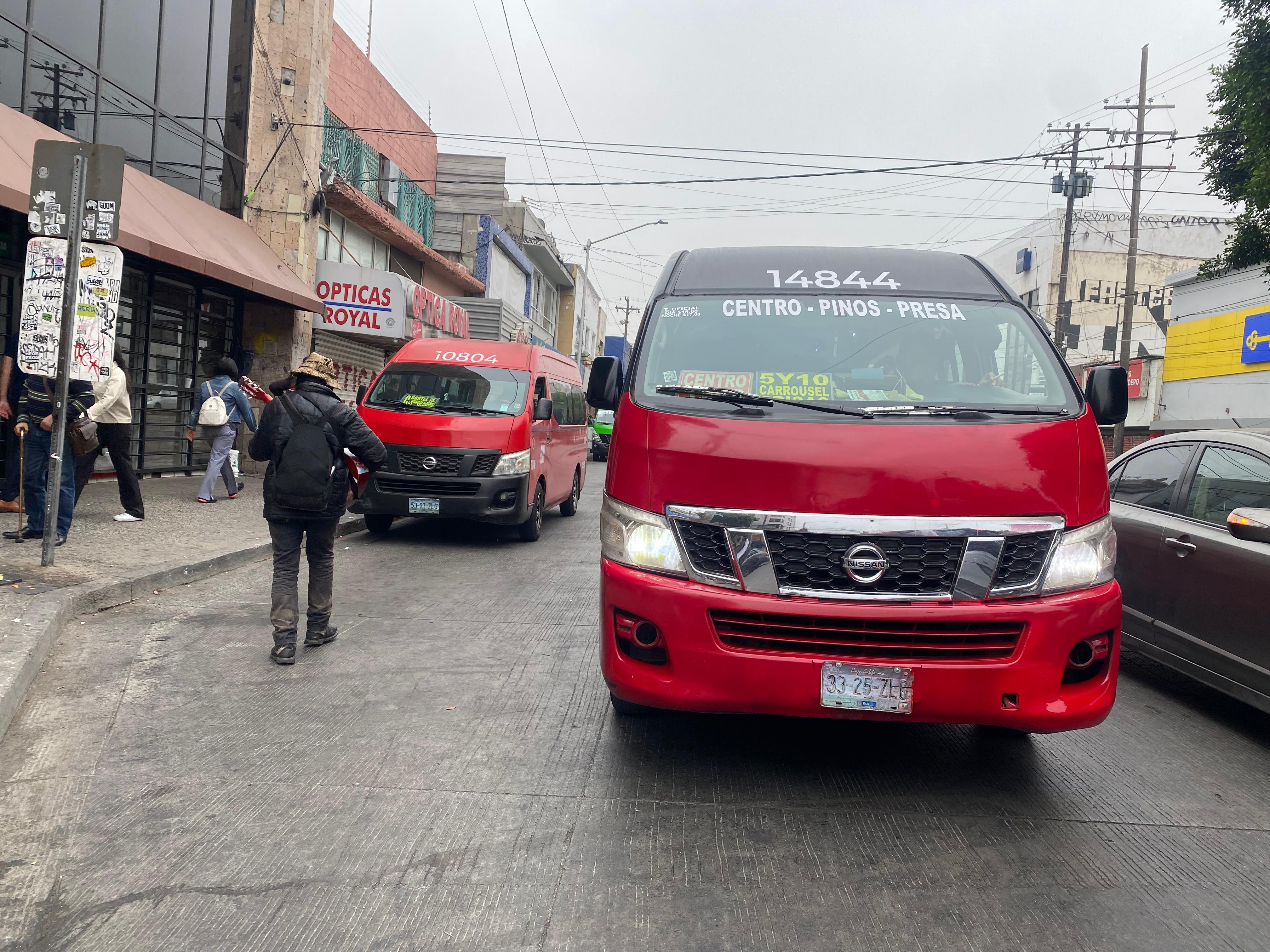 Recaban firmas taxis rojo y negro; presentarán una demanda ante el estado