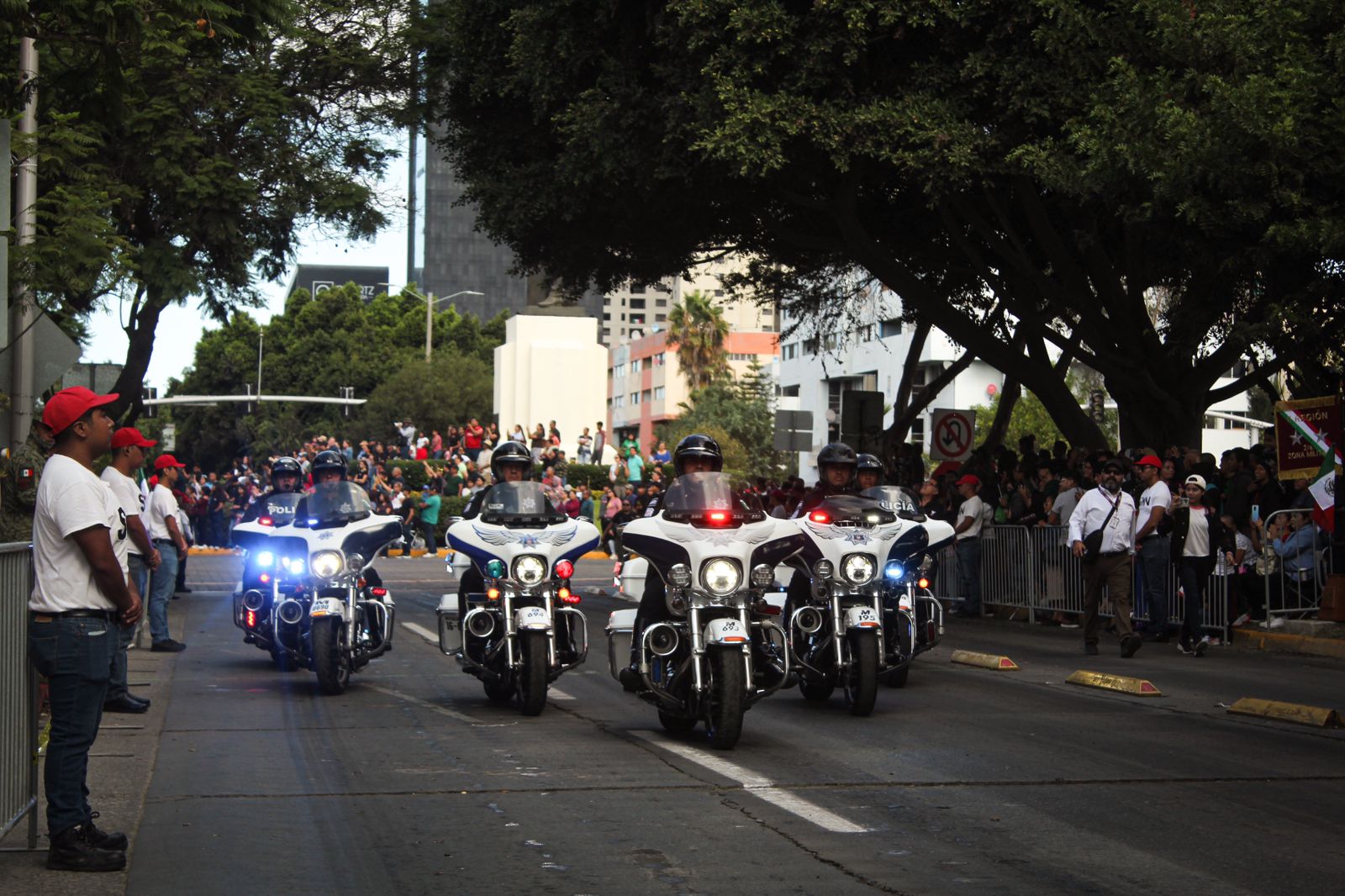 Llevan a cabo ceremonia cívica y tradicional desfile por el 16 de septiembre: Tijuana