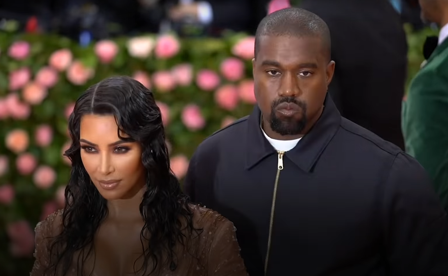 Acusan a Kanye West de mostrar el 'pack' de Kim Kardashian