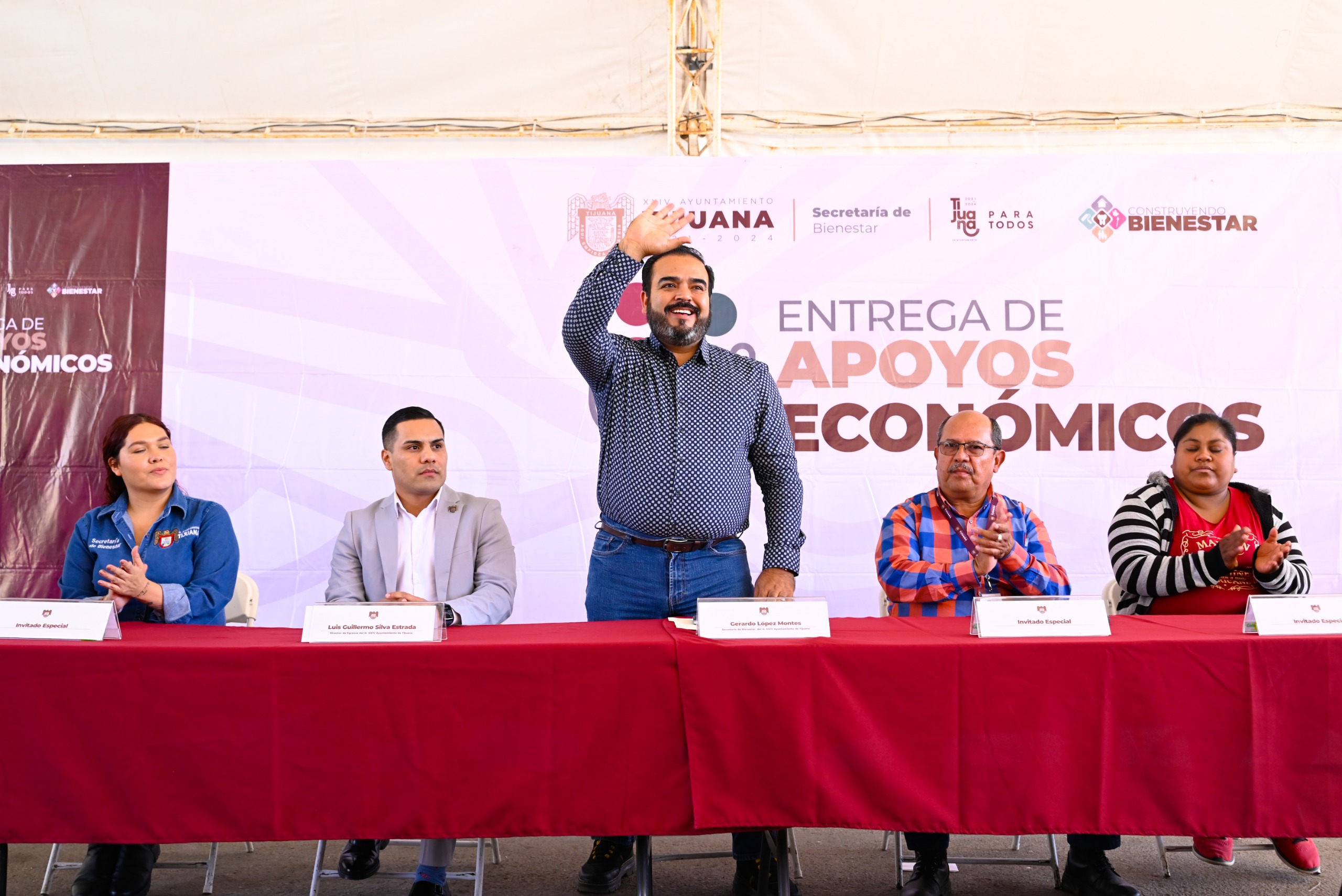 Entrega de apoyos a familias por el Ayuntamiento de Tijuana