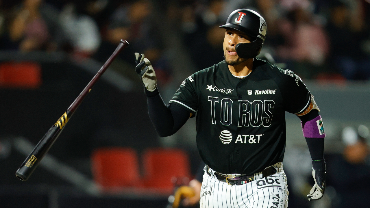 Estrena Toros escobas contra Pericos