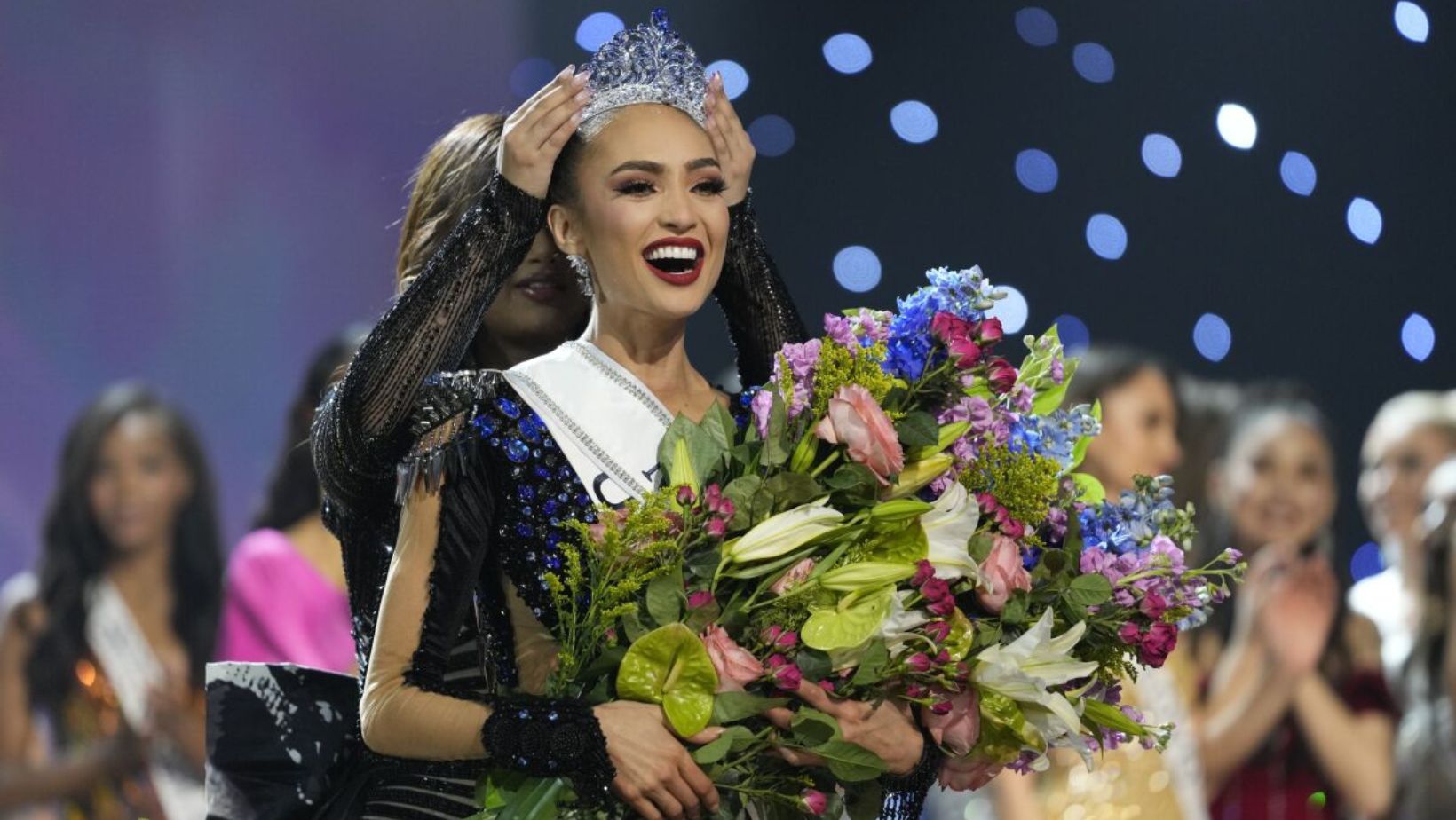 Miss Universo 2023 confesó que no se lavó el cabello durante casi un mes