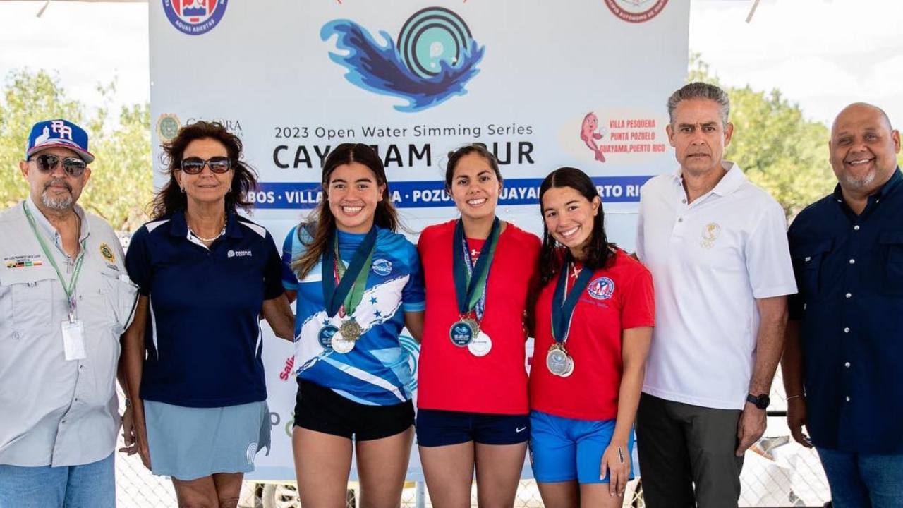 Martha Sandoval (centro) logró dos oros en Aguas Abiertas en Puerto Rico. (Foto: Cortesía INDEBC)