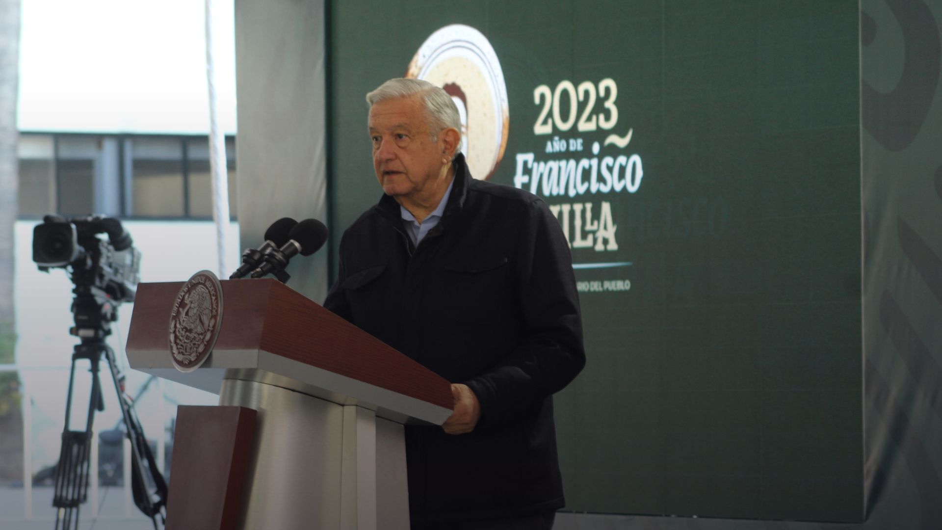 Promete AMLO  internet para todos al 99% en 2024