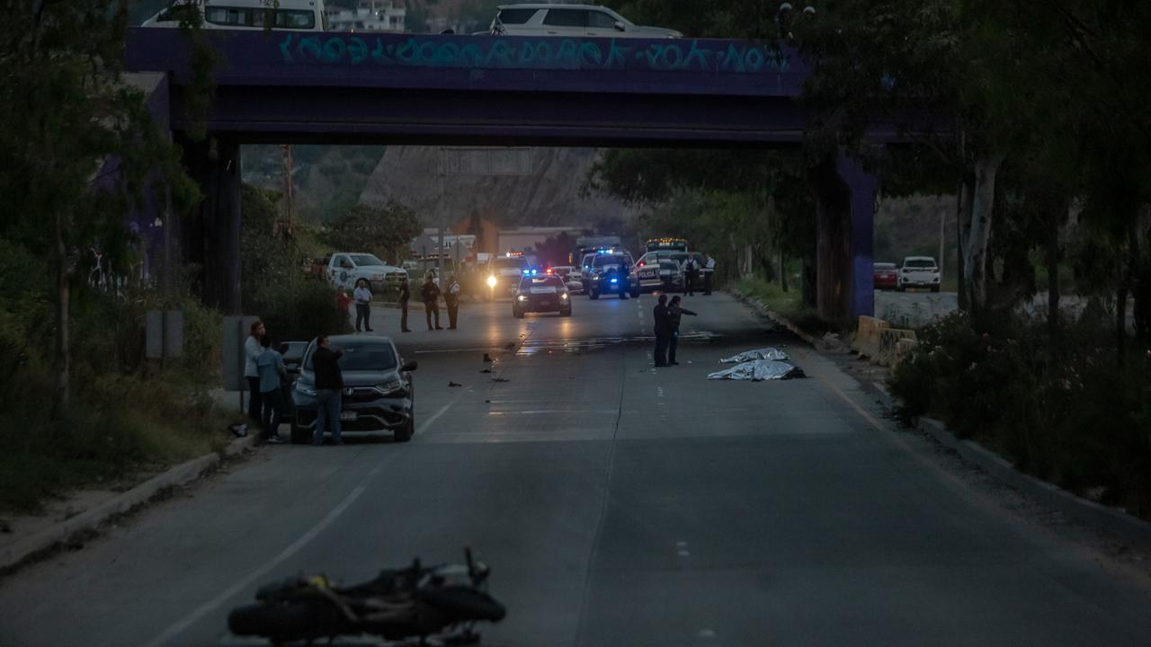 Se cruza peatón y motociclista lo arrolla; Mueren en accidente: Tijuana