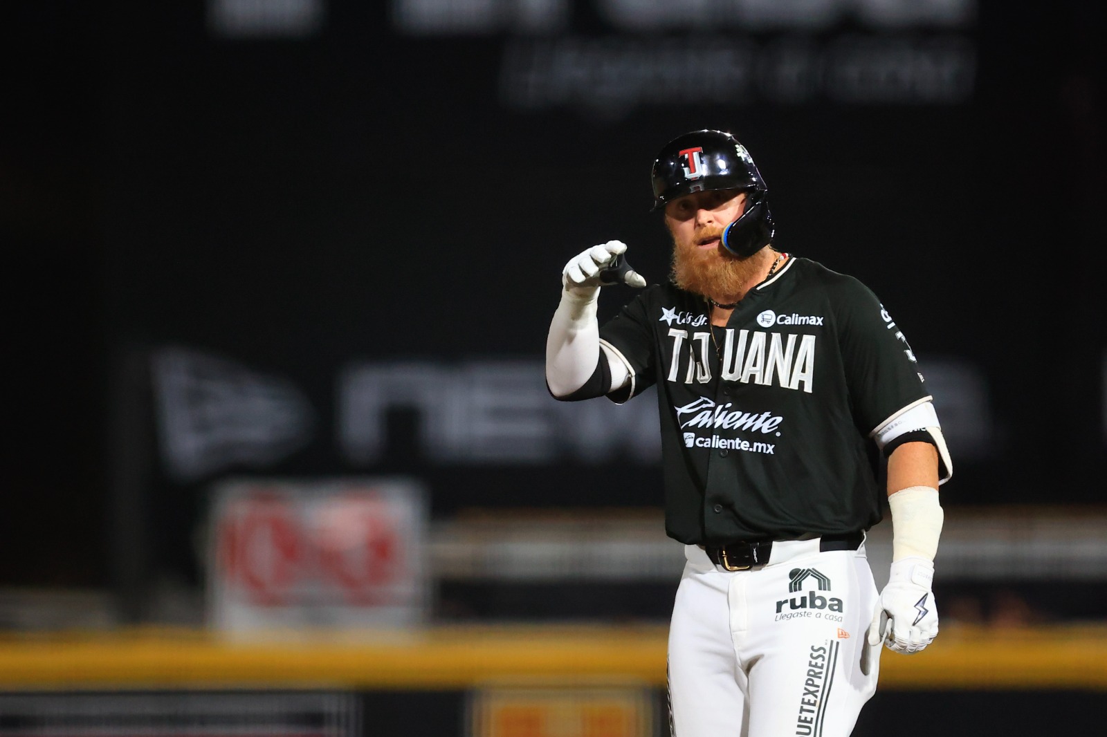 Toros responde con furia y empata la Serie del Rey