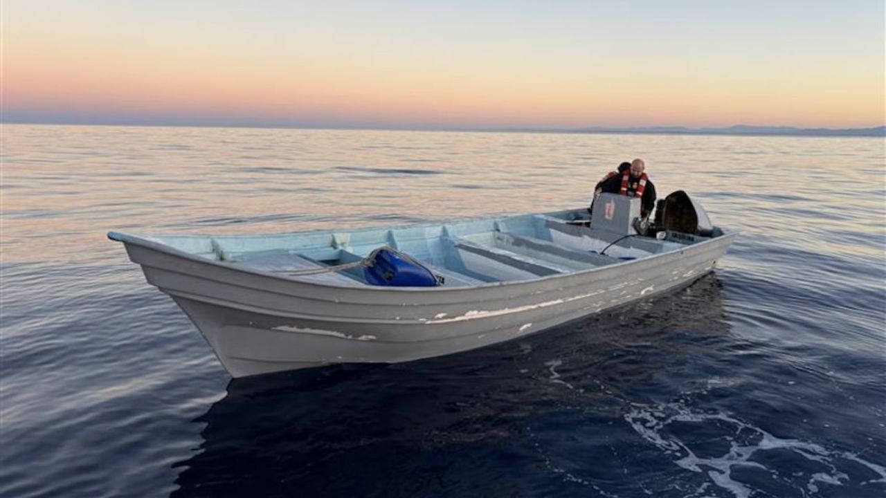 Guardacostas de EE. UU. intercepta lancha con 18 migrantes frente a las costas de Carlsbad, California