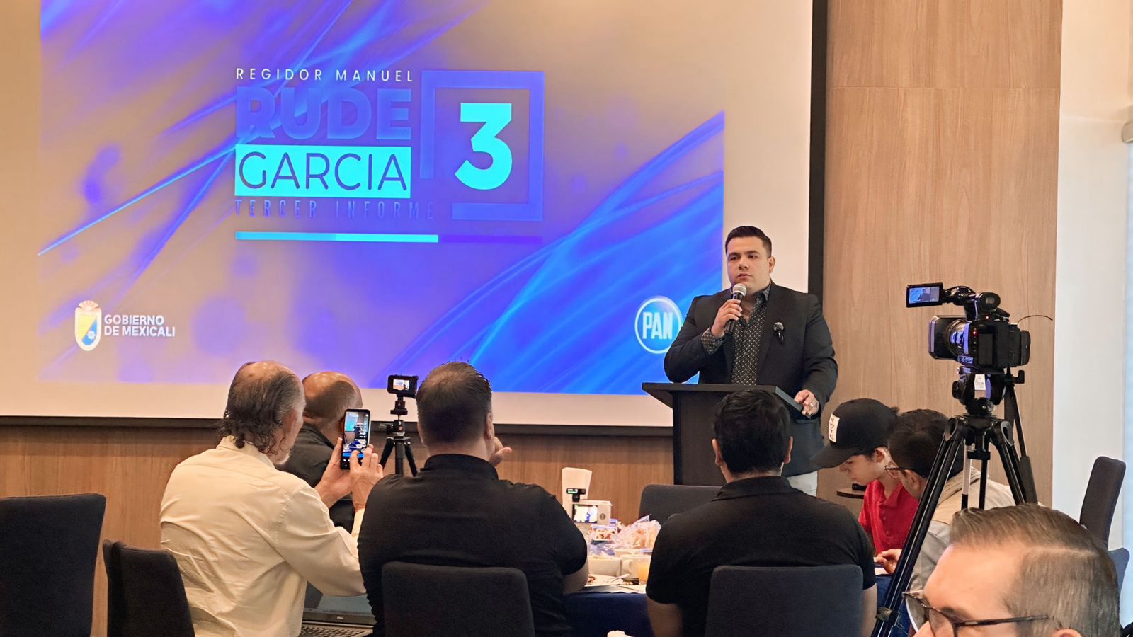 Presenta Rude García su tercer informe como regidor de Mexicali