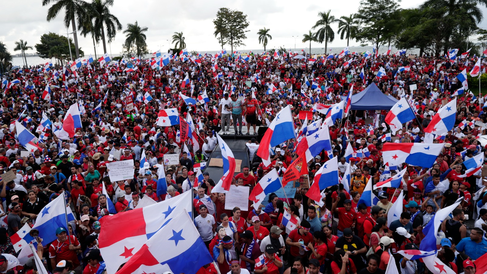 Protestas masivas en Panamá en contra de un acuerdo minero