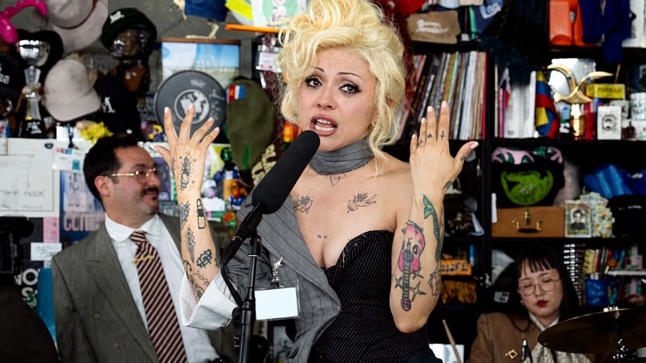 Mon Laferte estrena su segundo Tiny Desk como solista y emociona con ‘No le Regales tu Corazón’