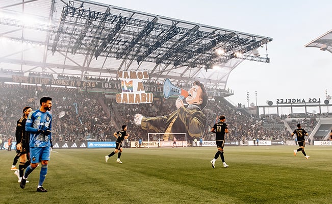 LAFC celebra la diversidad con homenaje a Juan Gabriel en el campo