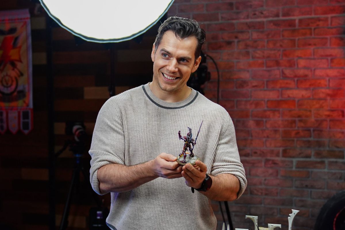 Henry Cavill se quedó sin Superman y The Witcher, pero regresa con Warhammer