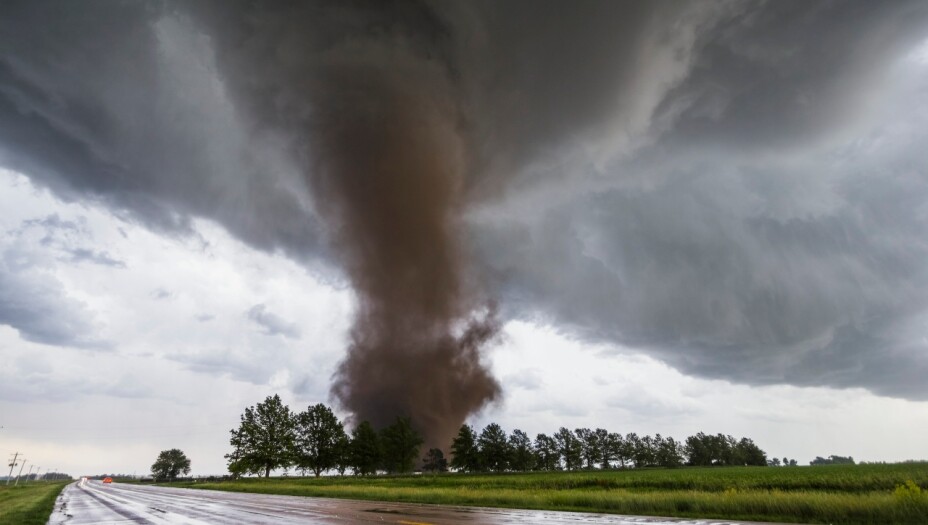 Azota tornados y clima severo a EUA; al menos 19 muertos