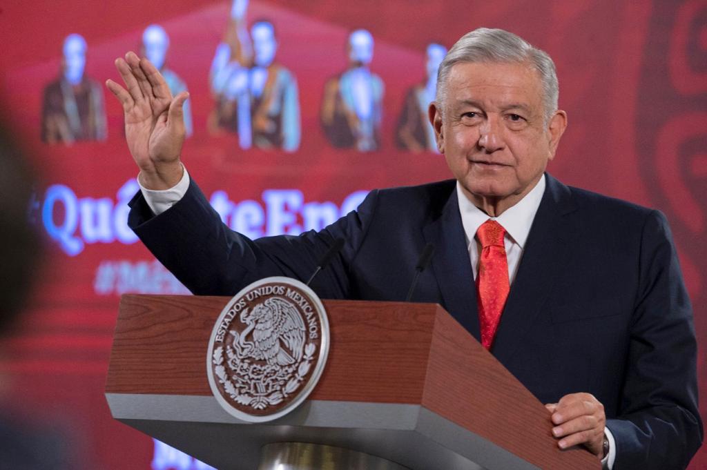 El presidente de México, Andrés Manuel López Obrador, expresó este lunes que "estima mucho" al exmandatario estadounidense Donald Trump pese a burlarse en su campaña de cómo presionó al Gobierno de México para aceptar medidas migratorias.