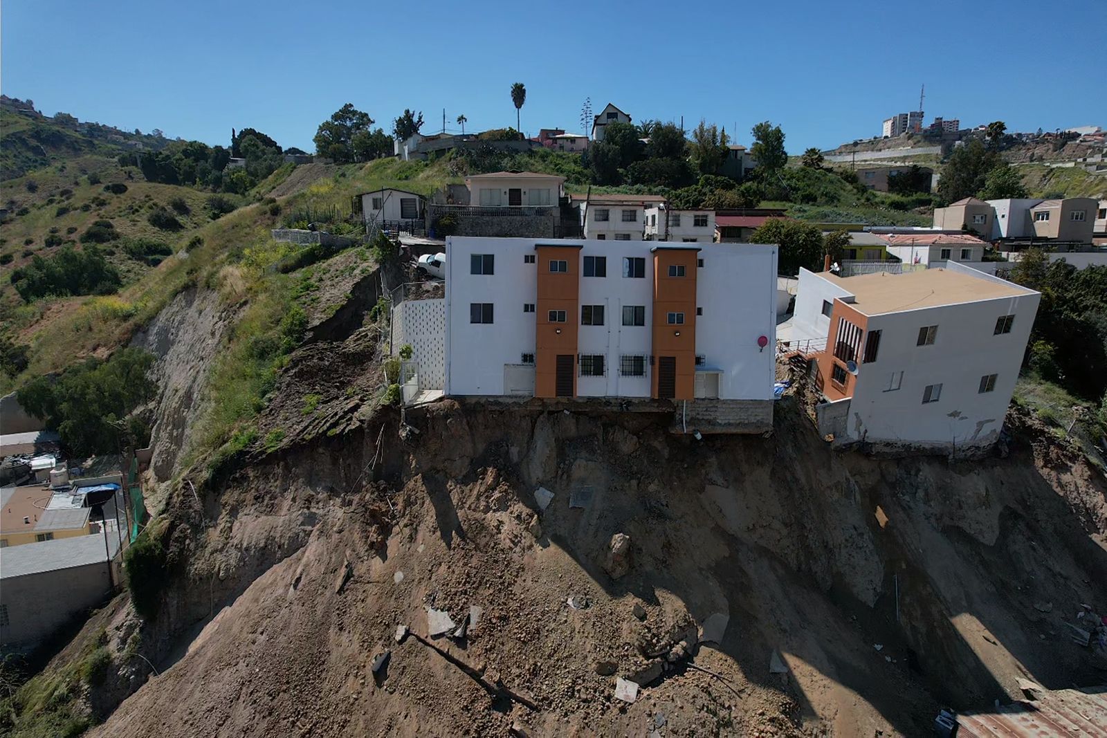 Así fue la caída de los edificios en La Sierra