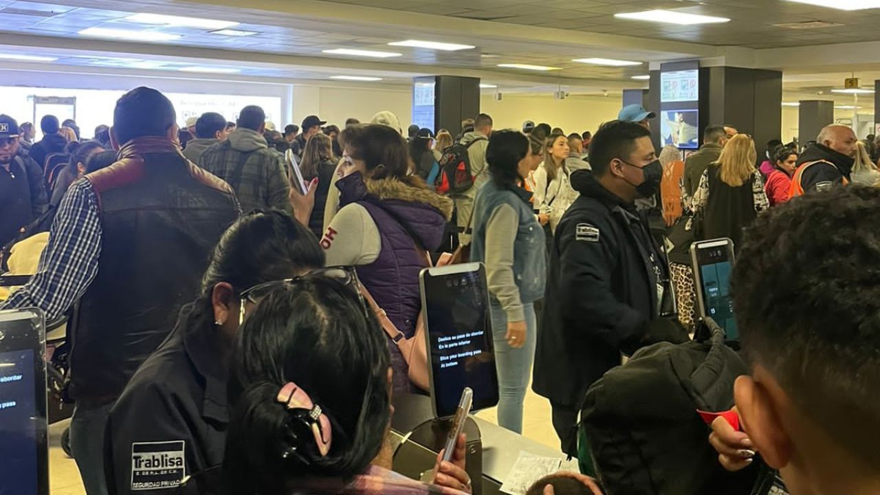 [VÍDEO] Caos en el Aeropuerto de Tijuana por inicio de Semana Santa