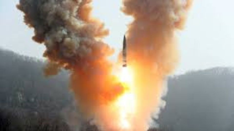 [VIDEO] Activan alerta por misil balístico Corea del Sur y Japón