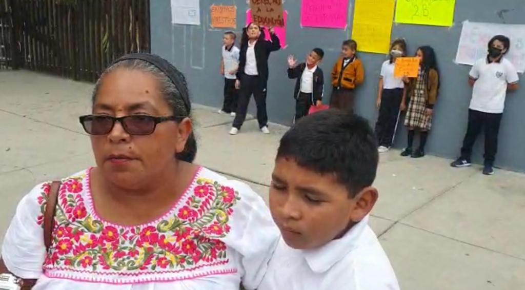 Continúan manifestaciones en escuelas por falta de maestros