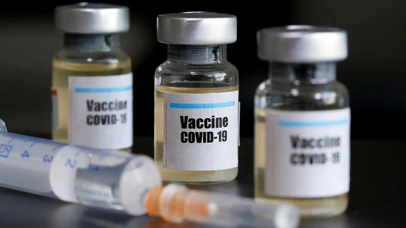Principales cadenas de farmacias contarán con vacuna contra COVID