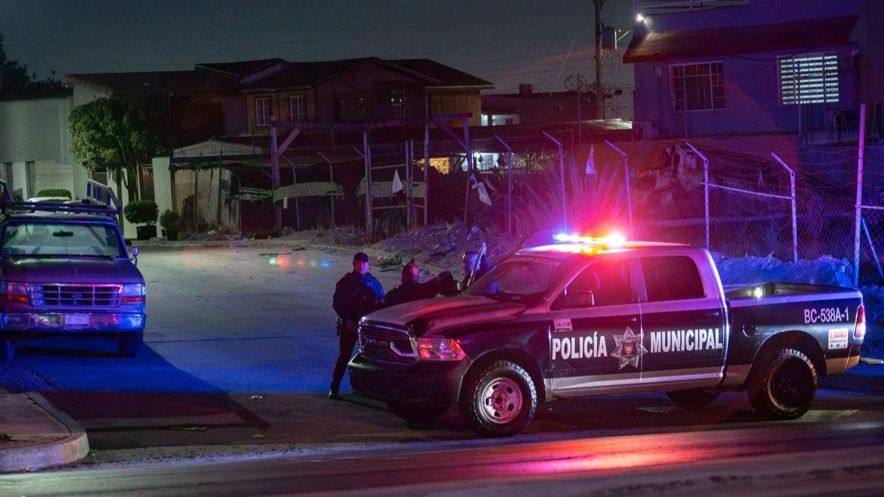 TIJUANA: Se refugia en una camioneta tras ser baleado en Jardín Dorado