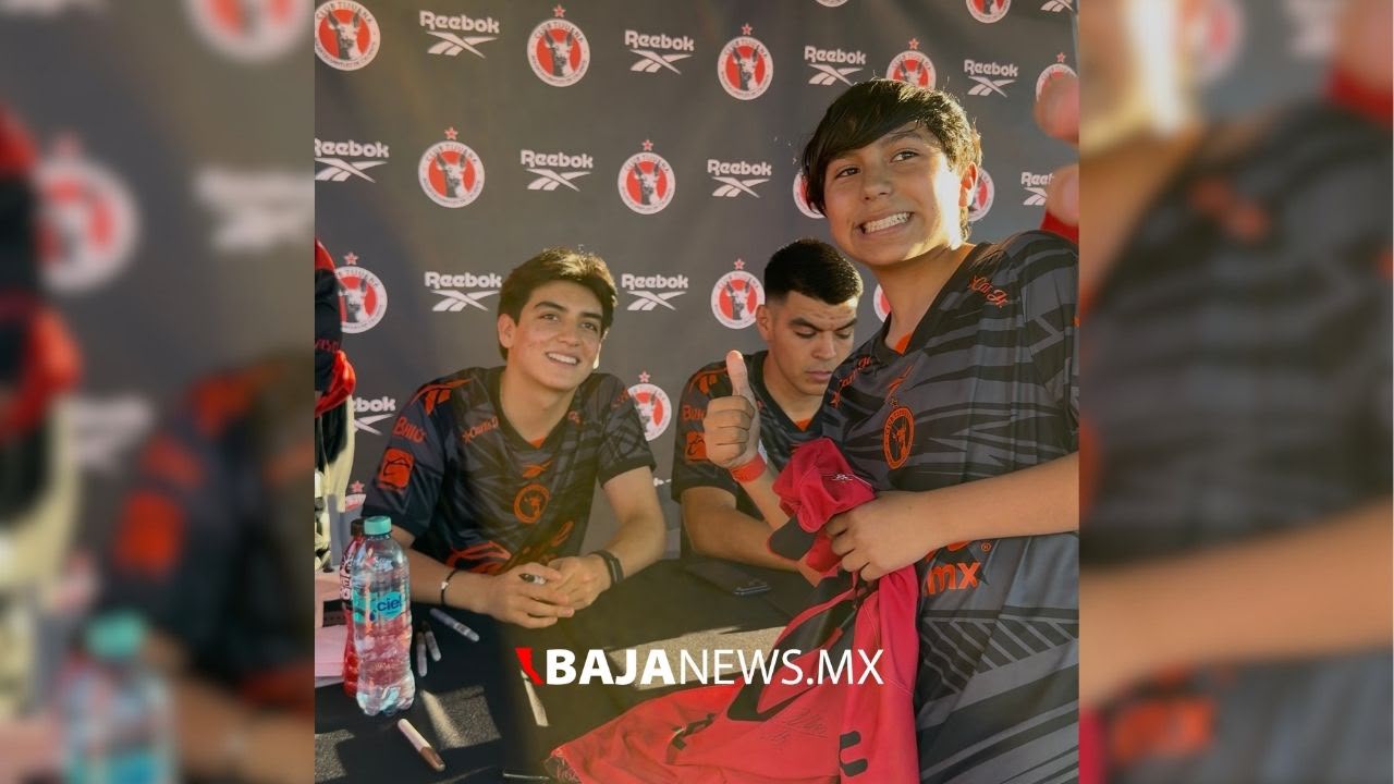 Gilberto Mora y jugadores de Xolos conviven con aficionados por lanzamiento de camiseta Reebok