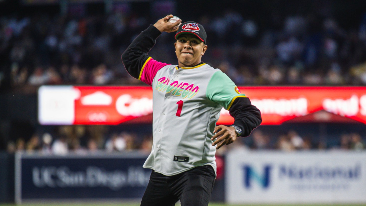 Jaime Munguía cambió los guantes por la pelota de baseball