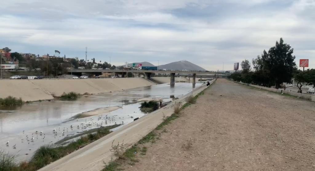 Ataque armado deja un muerto en la canalización del Río Tijuana