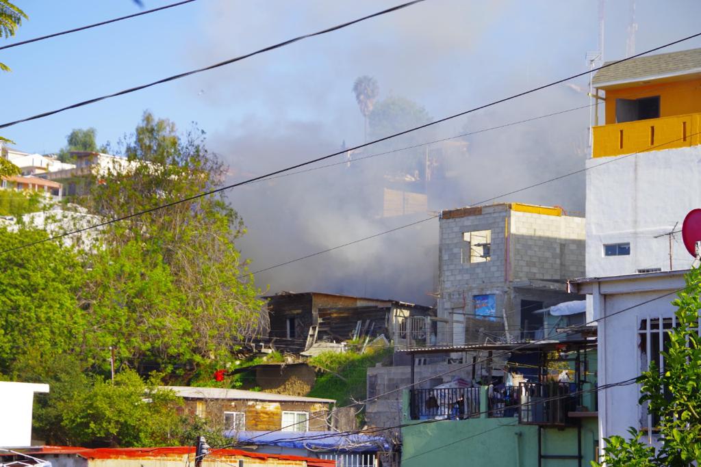 Se incendian viviendas en colonia Postal de Tijuana