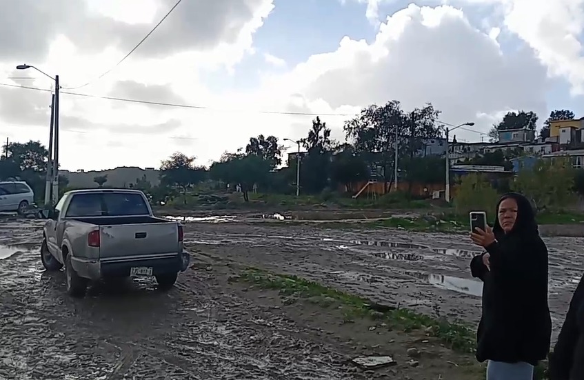 Colonos se manifiestan ante invasión de áreas verdes en Loma Bonita