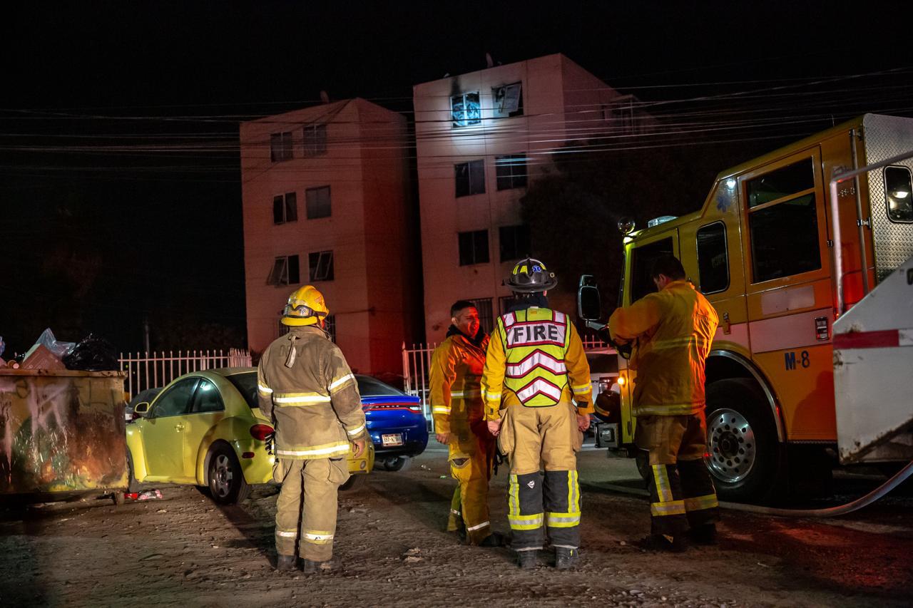 Se incendia departamento; Evacuan a 40 personas