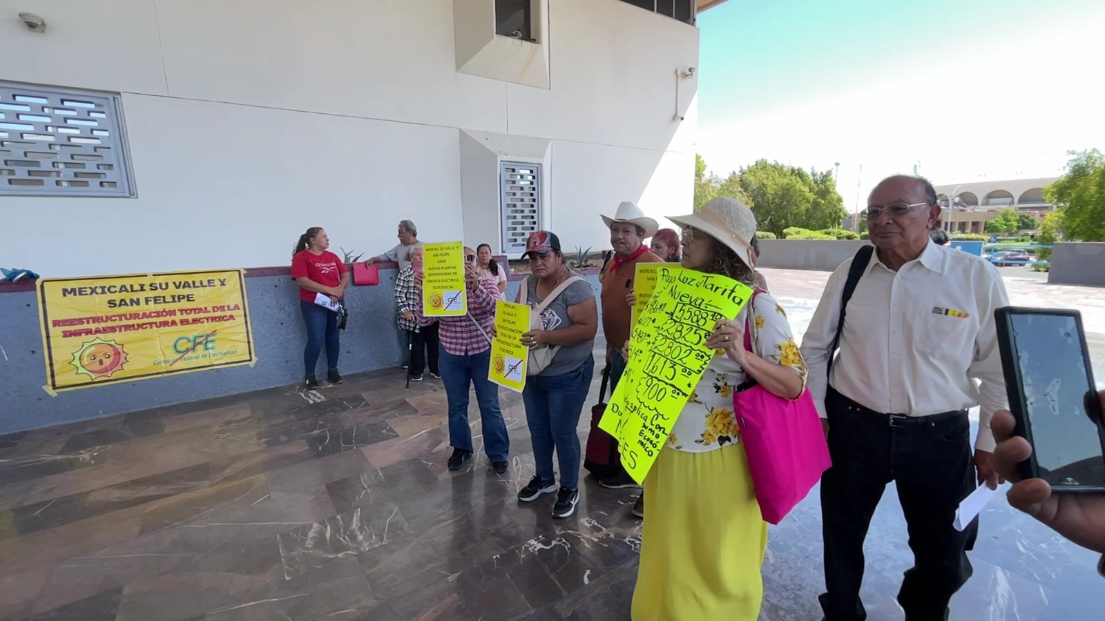 MEXICALI: Cachanillas protestan por “recibos locos” y daños a aparatos por apagones