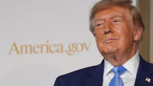 Trump anuncia acuerdo para que empresas de IA establezcan controles por cuenta propi