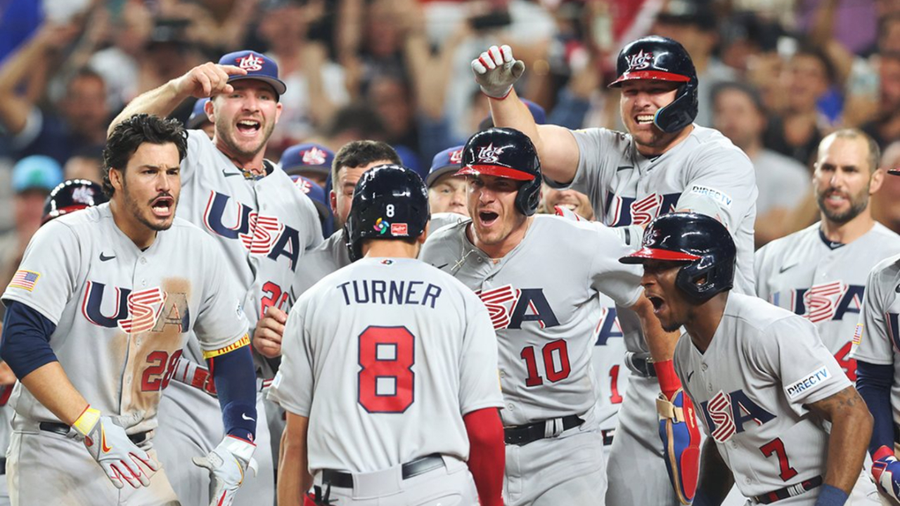 Los norteamericanos celebran con todo el Grand Slam de Trea Turner. (Foto: TT @WBCBaseball)