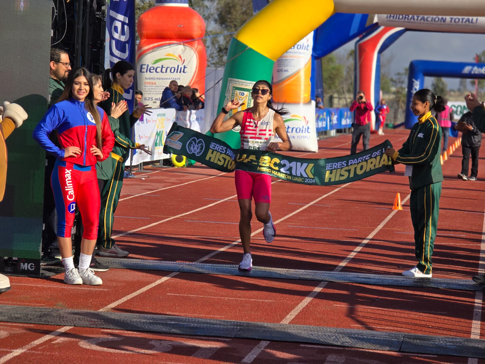 Récord personal y victoria en Medio Maratón UABC para Nataly Naomi