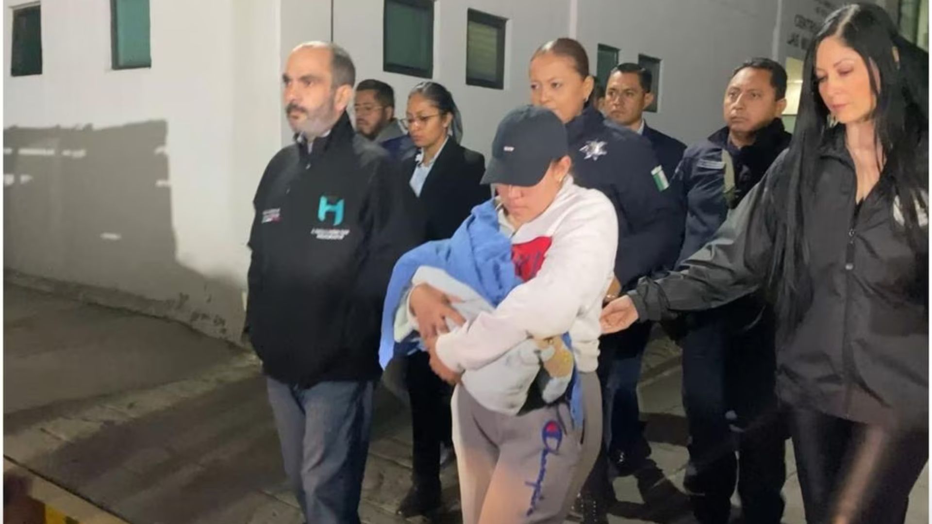 Entregan a bebé robado por su niñera en Pachuca