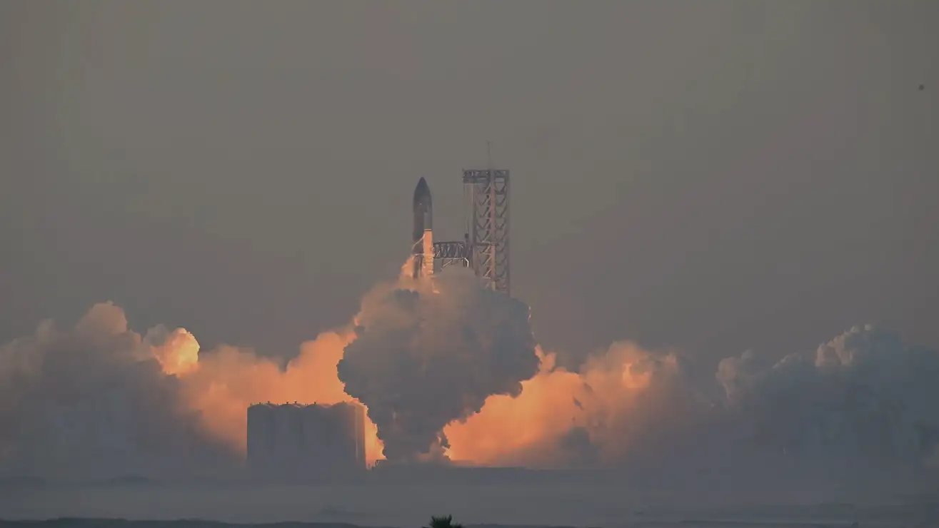 Cohete espacial del proyecto Starship en el momento del despegue IFOTO: Publicada por SpaceX