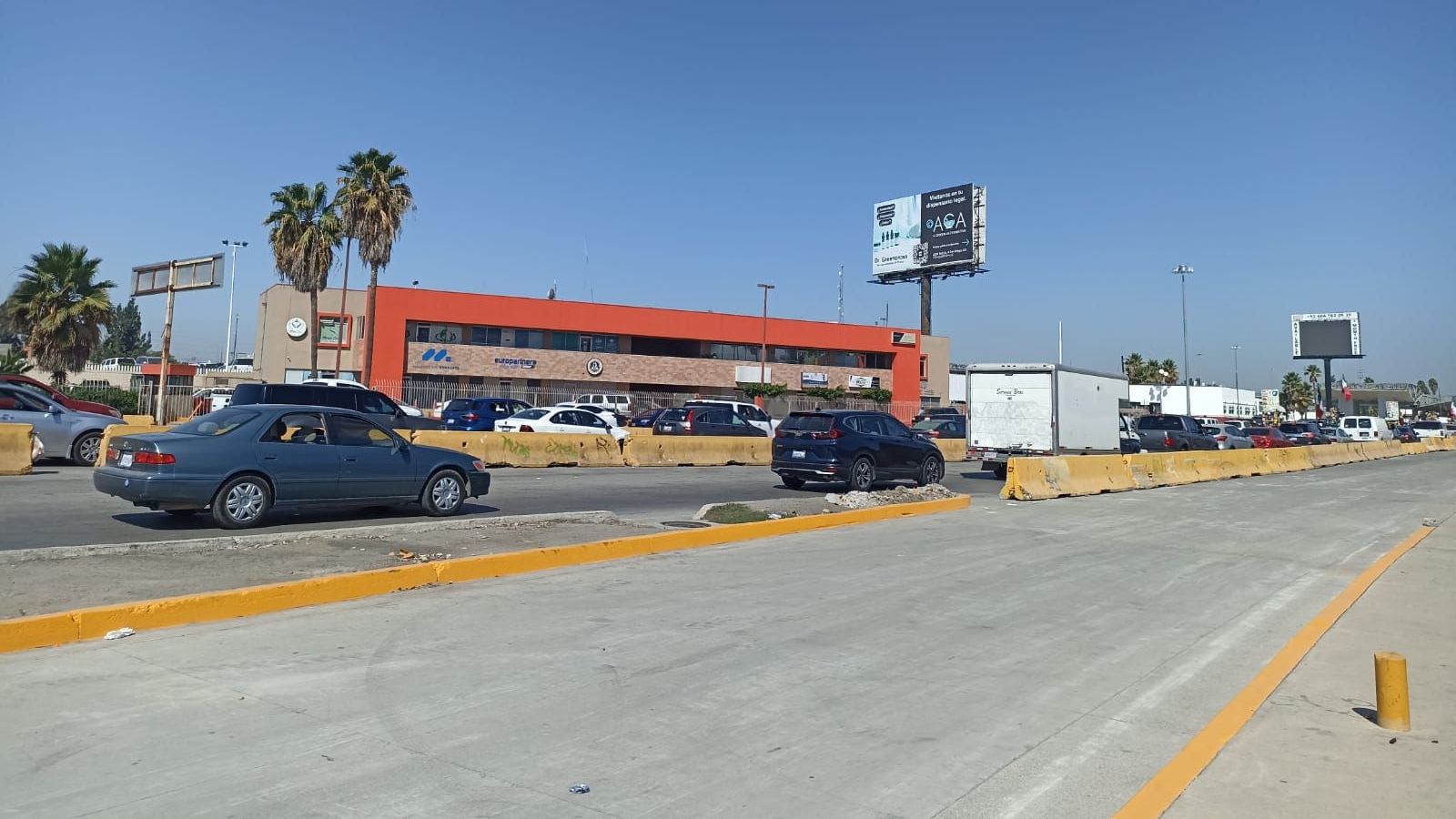 Denuncian venta de pases médicos en Tijuana