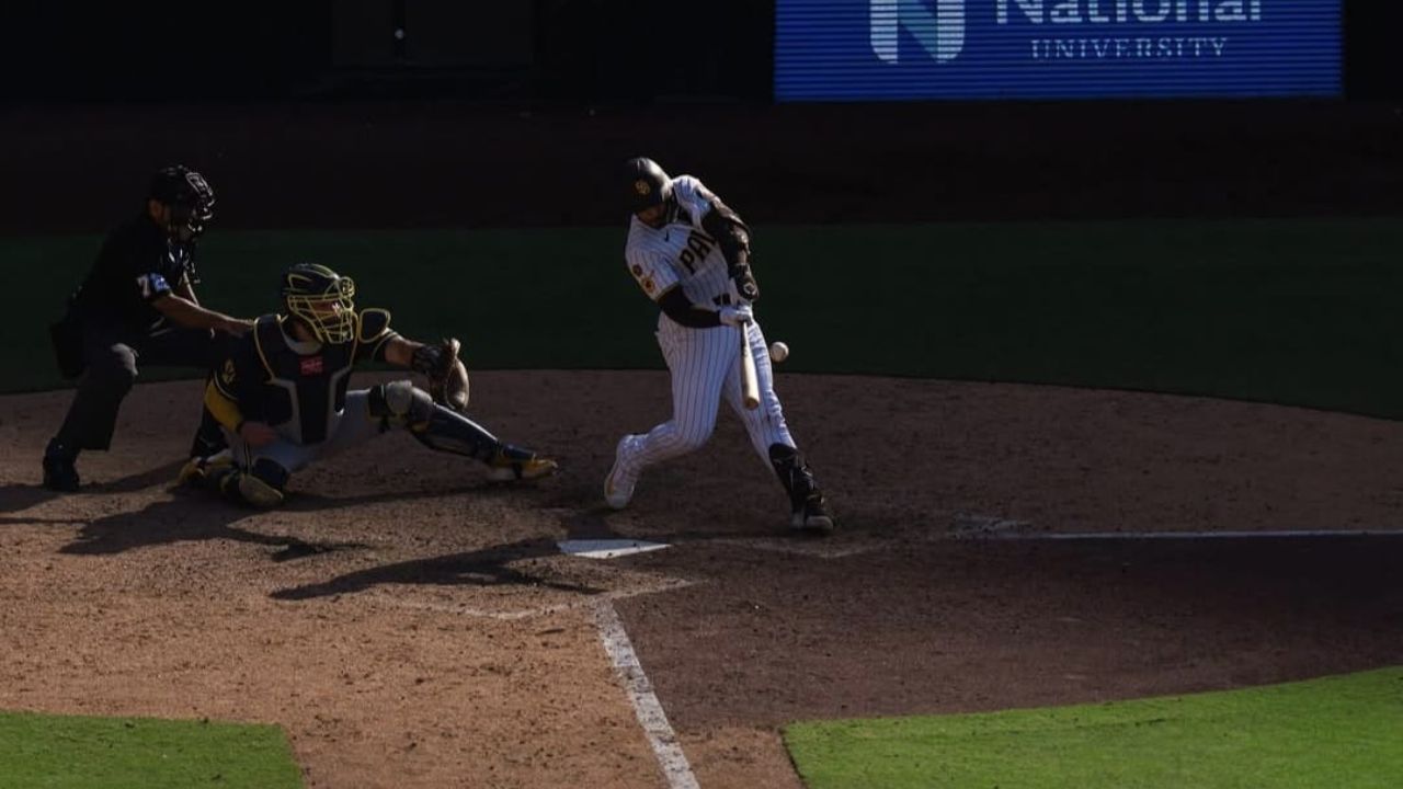 San Diego Padres barre la seria en Milwaukee y llega a 5 victorias seguidas