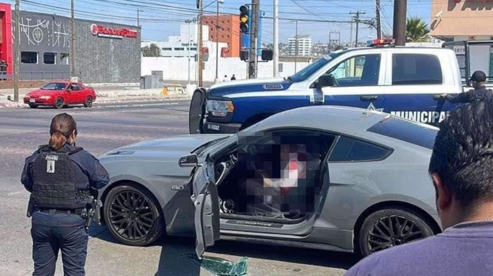 [CONTENIDO SENSIBLE] Sufre ataque armado joven automovilista: Tijuana